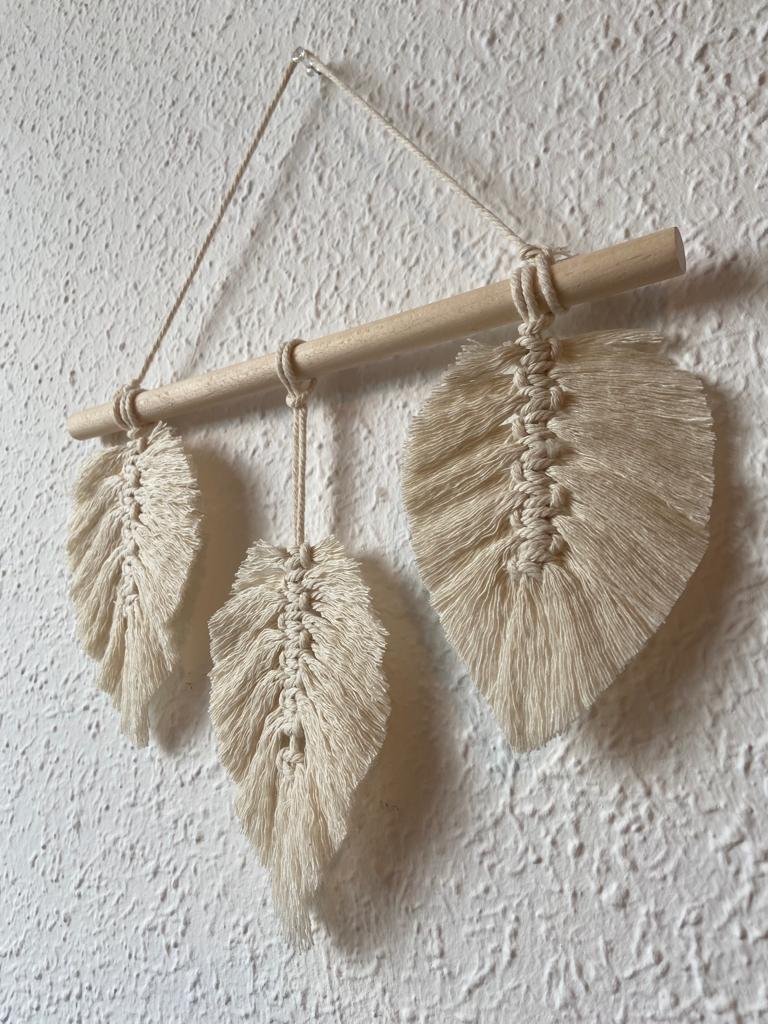 Tapiz macramé plumas